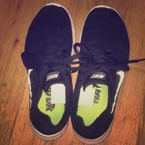 Nine Women’s Free’s size 7